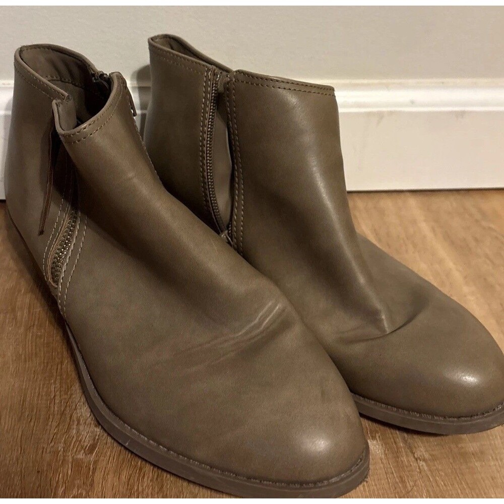 Arizona Women’s Size 9.5 Brown Booties Short Boots Arizona Brand